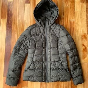 The North Face women’s puffer S down hooded jacket